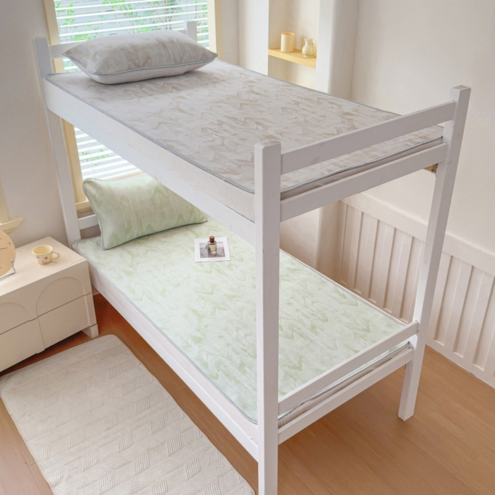 91家纺网 家纺一手货源 找家纺 小萌虎 2025新款亲肤舒适学生宿舍凉席PE凉感凉席席子 学生款山溪-绿