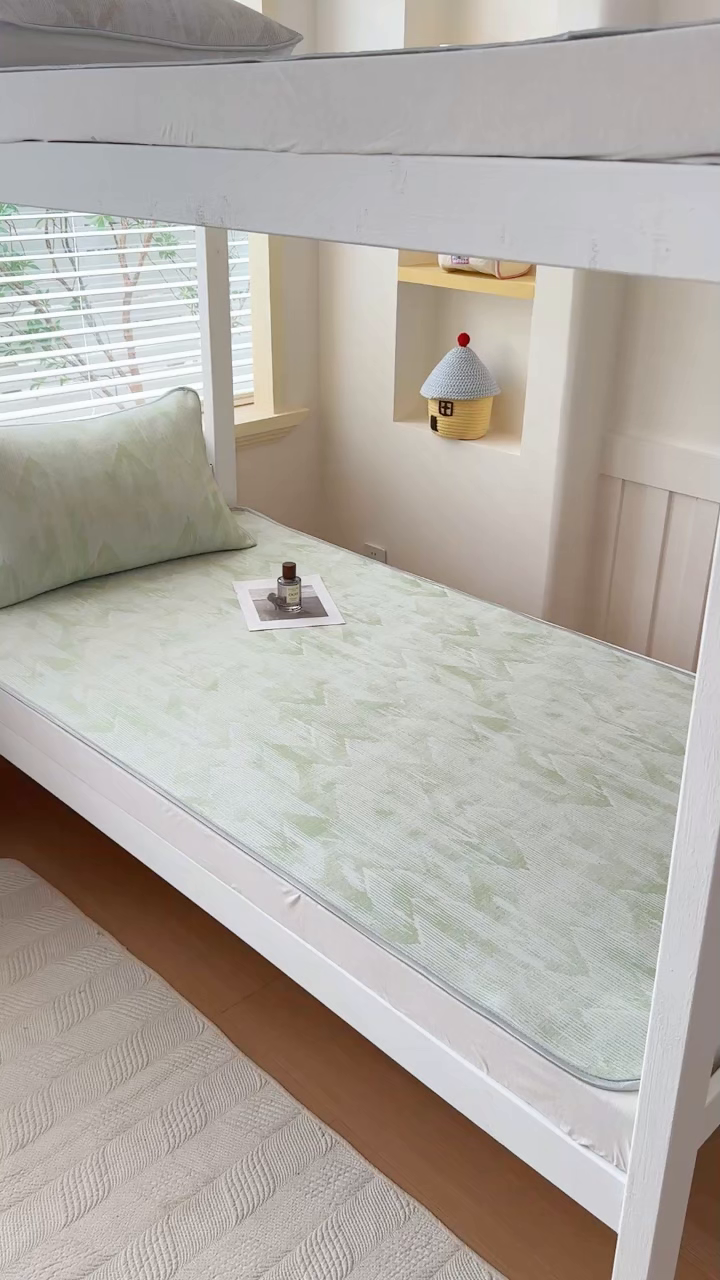 91家纺网 家纺一手货源 找家纺 小萌虎 2025新款亲肤舒适学生宿舍凉席PE凉感凉席席子 学生款山溪-绿