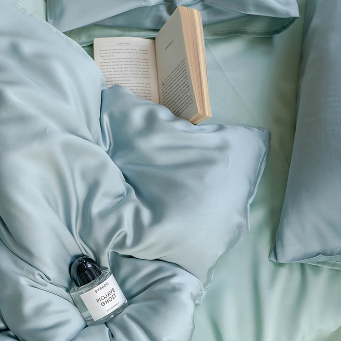 91家纺网 家纺一手货源 找家纺 威克凯丽 2025新款60支纯色兰精天丝四件套--风格一 天空蓝-浅艾绿