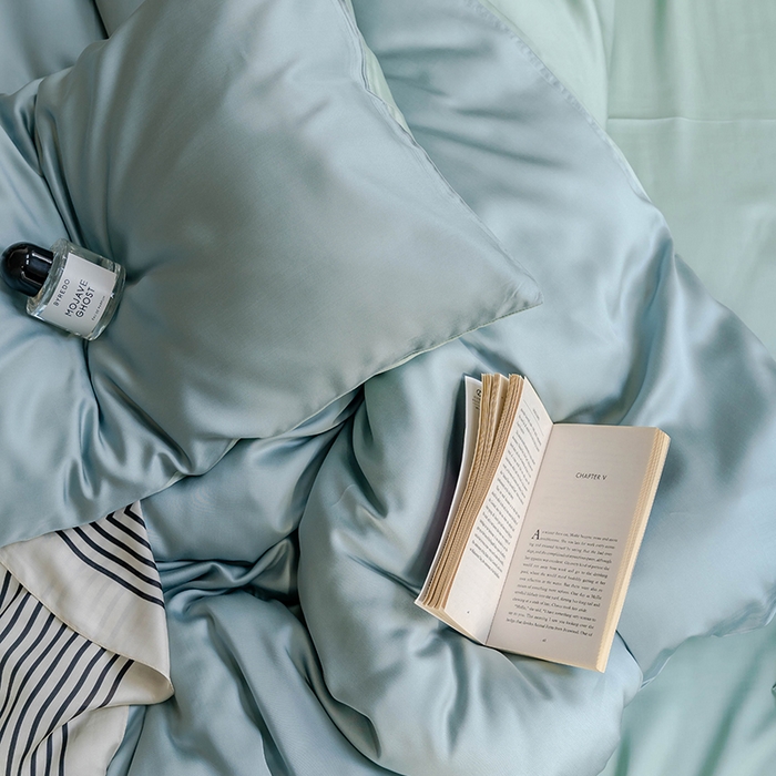 91家纺网 家纺一手货源 找家纺 威克凯丽 2025新款60支纯色兰精天丝四件套--风格一 天空蓝-浅艾绿