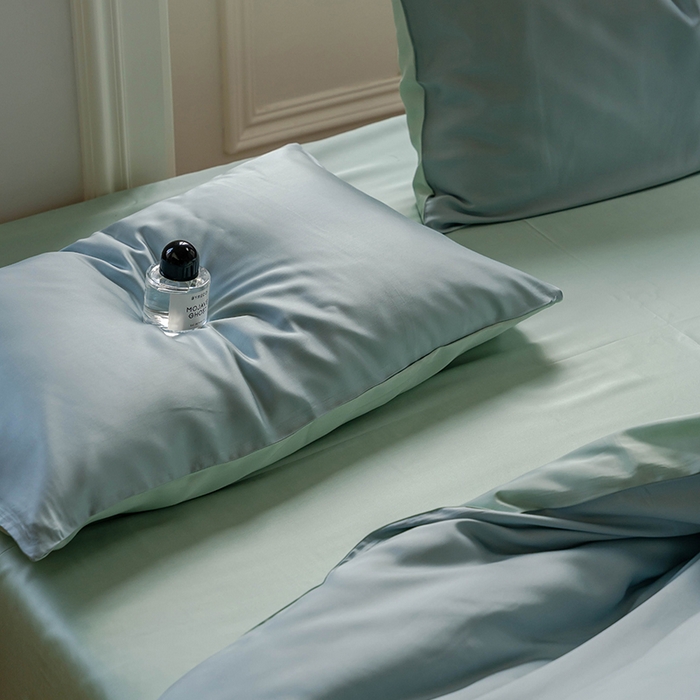 91家纺网 家纺一手货源 找家纺 威克凯丽 2025新款60支纯色兰精天丝四件套--风格一 天空蓝-浅艾绿