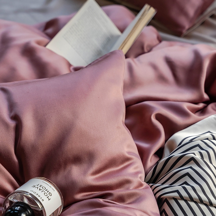 91家纺网 家纺一手货源 找家纺 威克凯丽 2025新款60支纯色兰精天丝四件套--风格一 野樱莓-芋泥灰