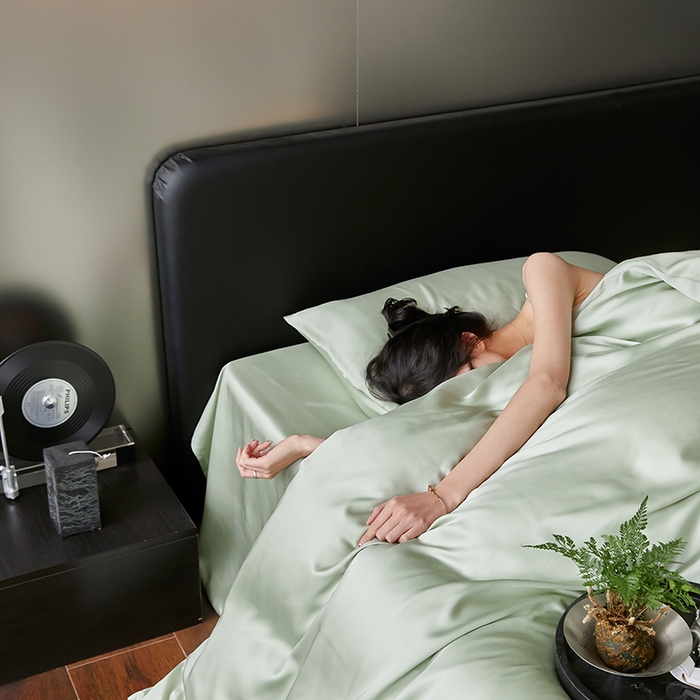 91家纺网 家纺一手货源 找家纺 威克凯丽 2025新款60支纯色兰精天丝四件套--风格二 嫩叶绿