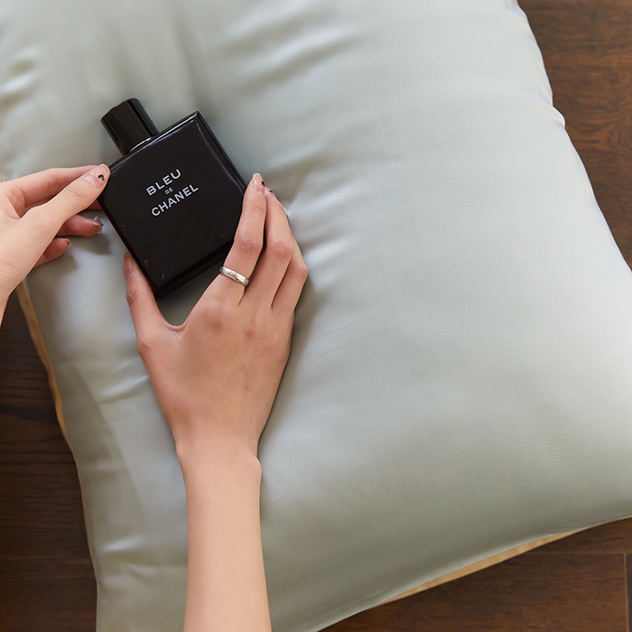 91家纺网 家纺一手货源 找家纺 威克凯丽 2025新款60支纯色兰精天丝四件套--风格二 浅艾绿-香槟金