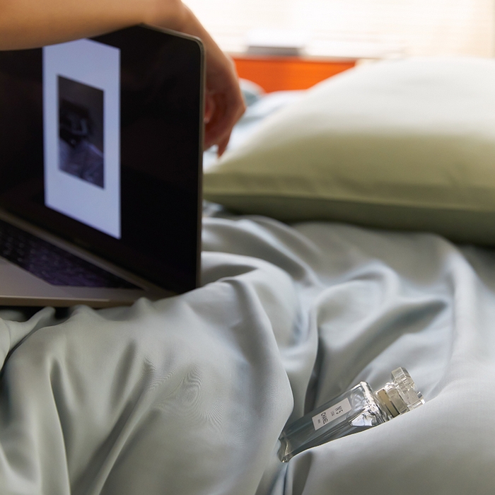 91家纺网 家纺一手货源 找家纺 威克凯丽 2025新款60支纯色兰精天丝四件套--风格二 天空蓝-浅艾绿