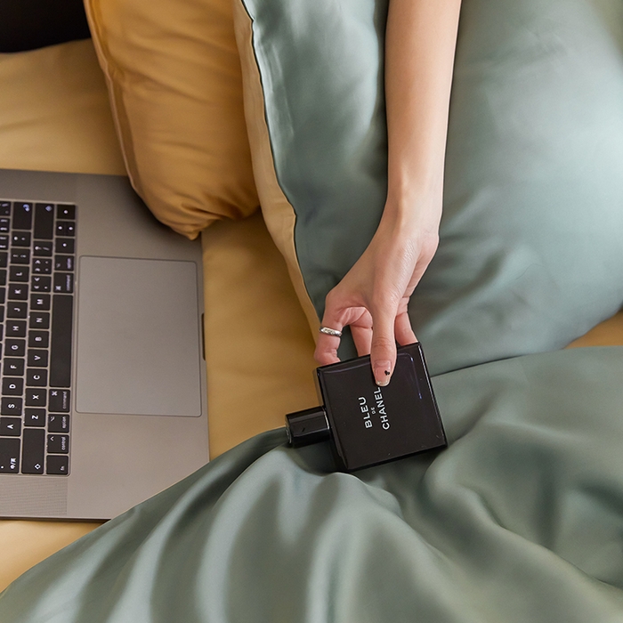 91家纺网 家纺一手货源 找家纺 威克凯丽 2025新款60支纯色兰精天丝四件套--风格二 天青色-香槟金