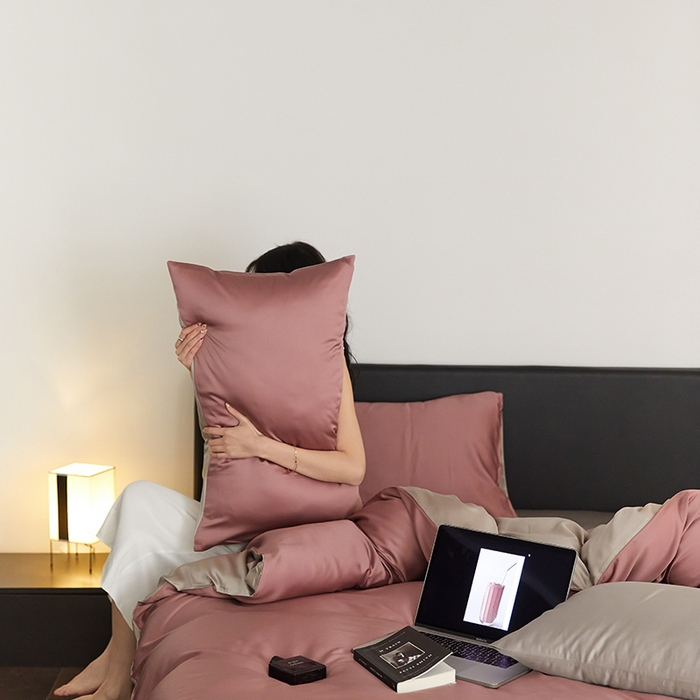 91家纺网 家纺一手货源 找家纺 威克凯丽 2025新款60支纯色兰精天丝四件套--风格二 野樱莓-芋泥灰