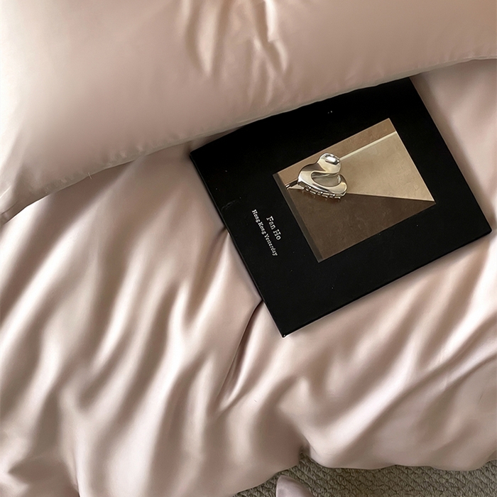 91家纺网 家纺一手货源 找家纺 威克凯丽 2025新款60支纯色兰精天丝四件套--风格二 夜影凝香-霜华银