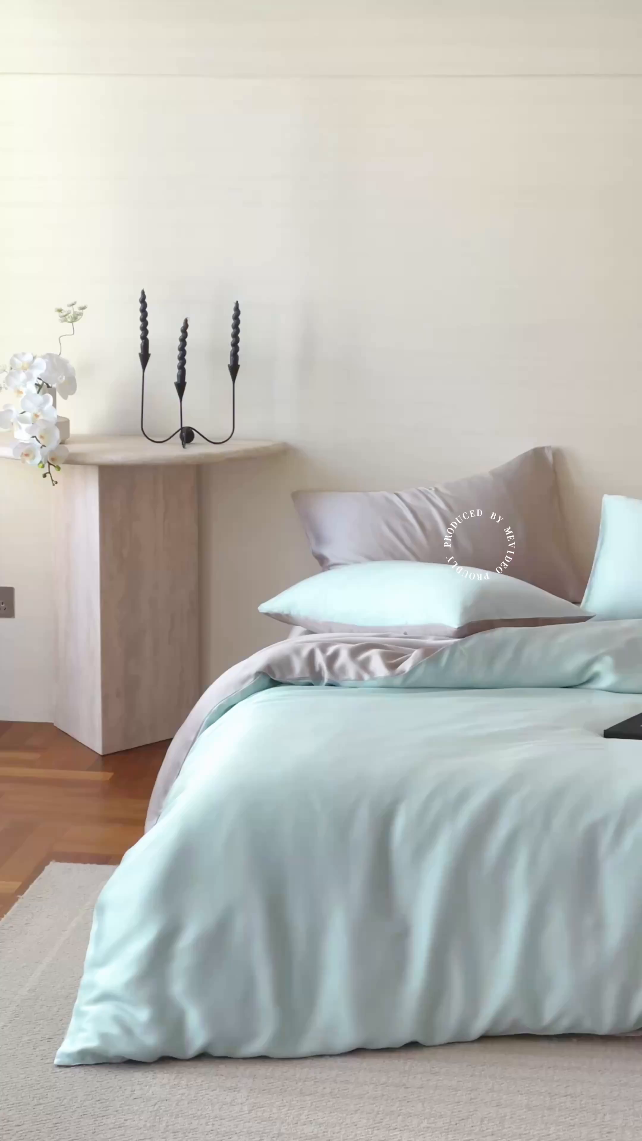 91家纺网 家纺一手货源 找家纺 威克凯丽 2025新款60支纯色兰精天丝四件套--风格二 映霜蓝-霜华银