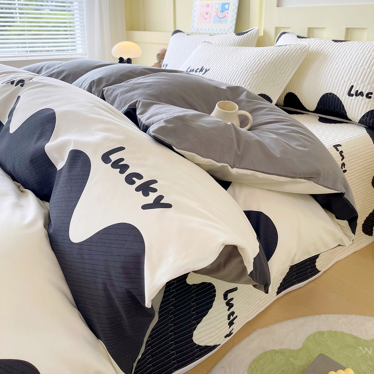 91家纺网 家纺一手货源 找家纺 金鑫汇家纺2025新款A类全棉印花床盖四件套 波浪世界