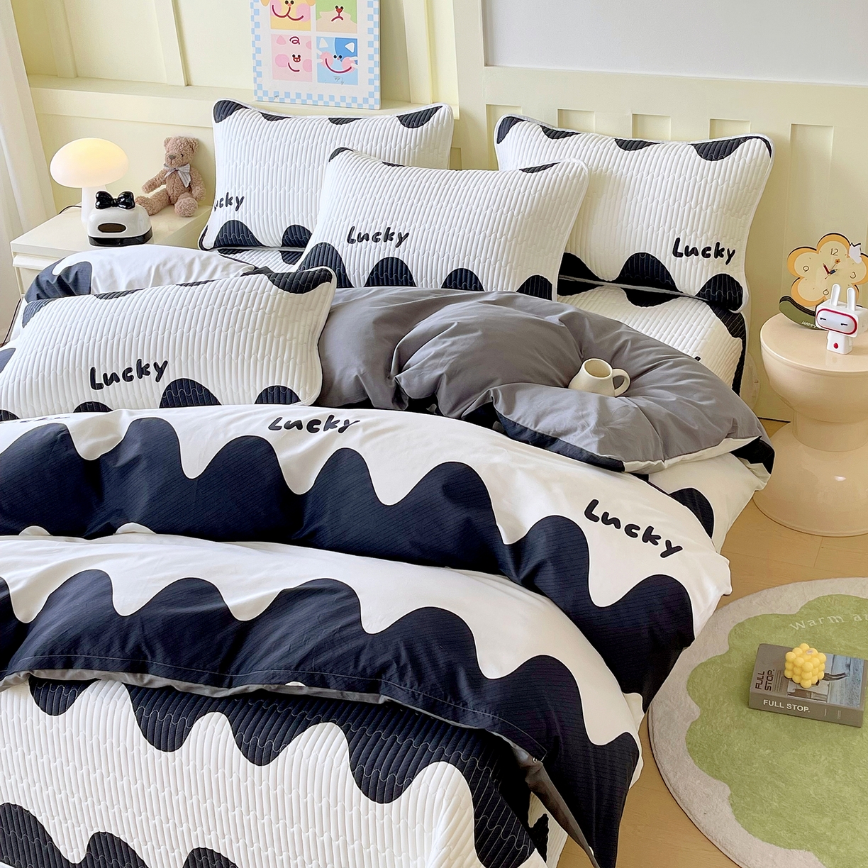 91家纺网 家纺一手货源 找家纺 金鑫汇家纺2025新款A类全棉印花床盖四件套 波浪世界