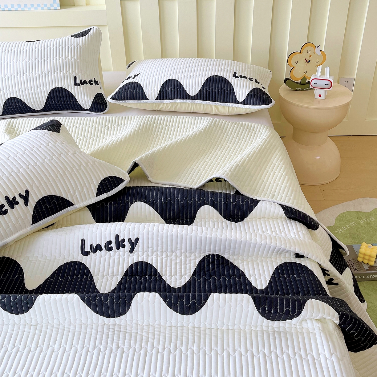 91家纺网 家纺一手货源 找家纺 金鑫汇家纺2025新款A类全棉印花床盖四件套 波浪世界