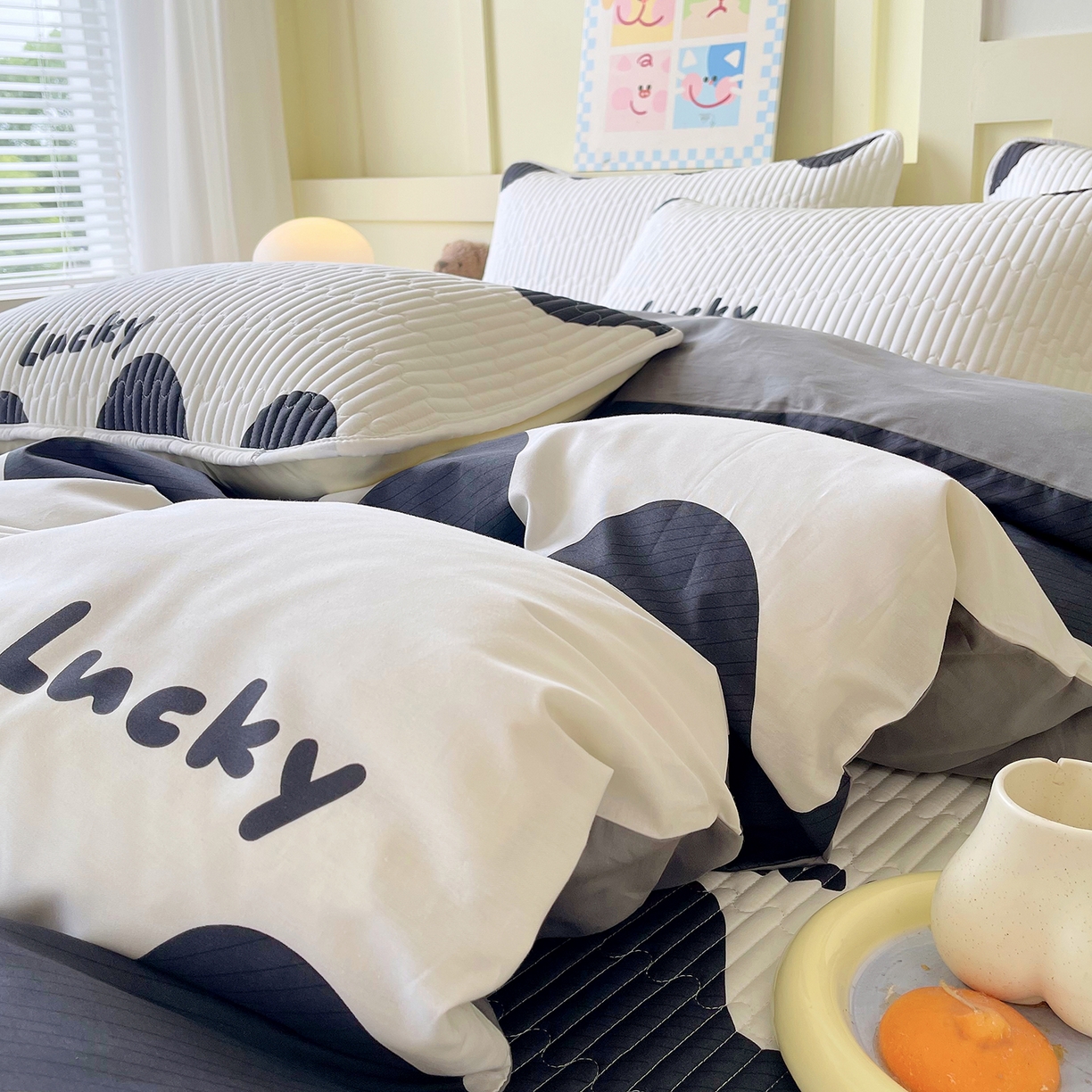 91家纺网 家纺一手货源 找家纺 金鑫汇家纺2025新款A类全棉印花床盖四件套 波浪世界