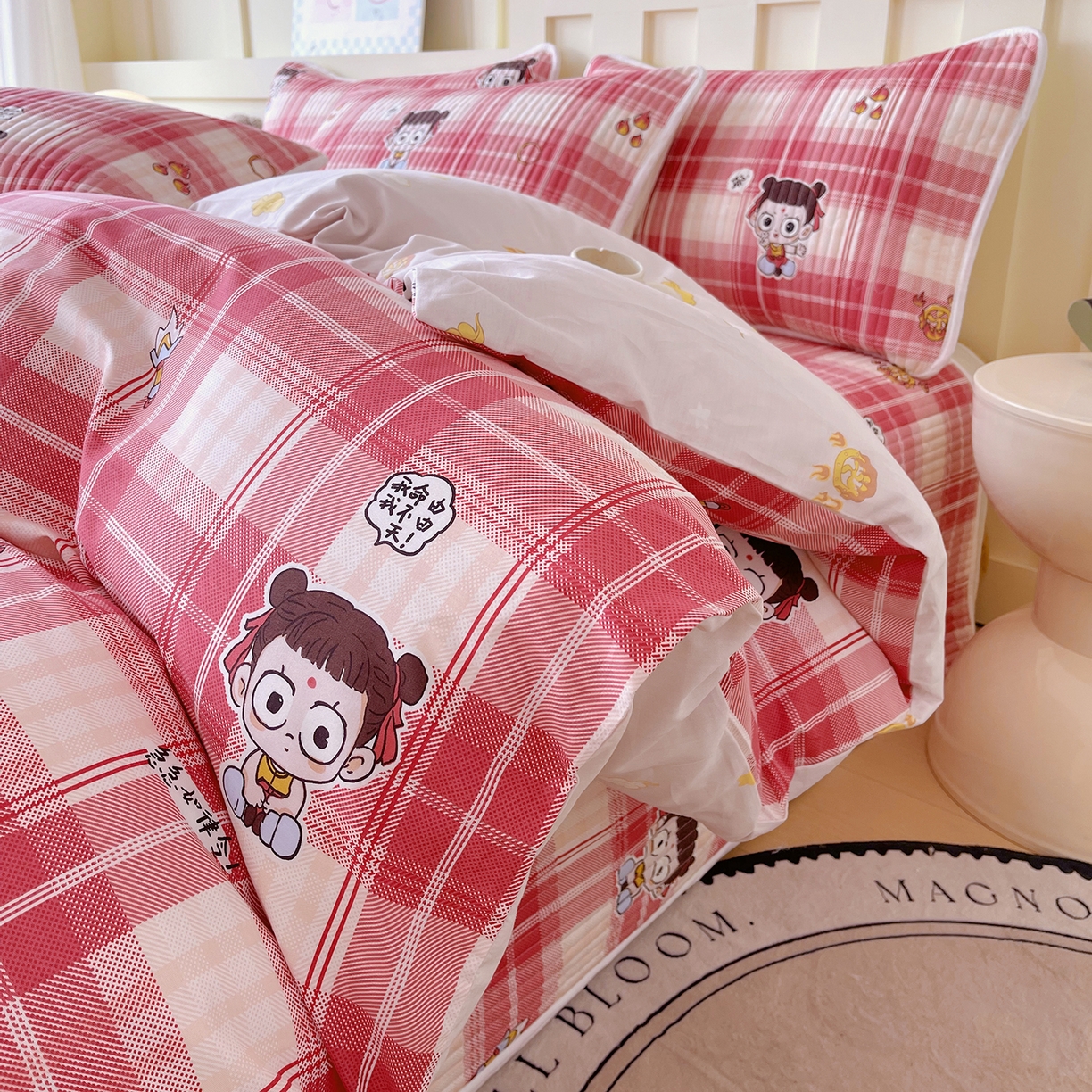 91家纺网 家纺一手货源 找家纺 金鑫汇家纺2025新款A类全棉印花床盖四件套 传奇哪吒·红