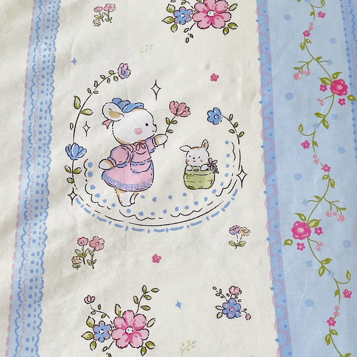 91家纺网 家纺一手货源 找家纺 金鑫汇家纺2025新款A类全棉印花床盖四件套 快乐萌兔