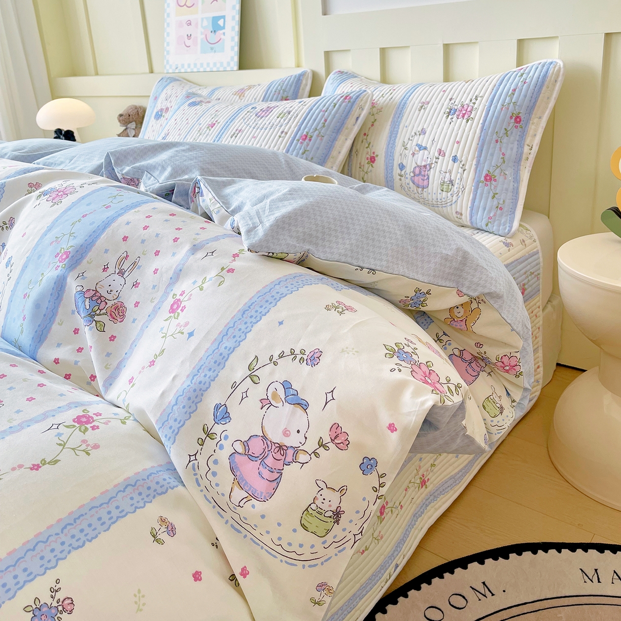 91家纺网 家纺一手货源 找家纺 金鑫汇家纺2025新款A类全棉印花床盖四件套 快乐萌兔