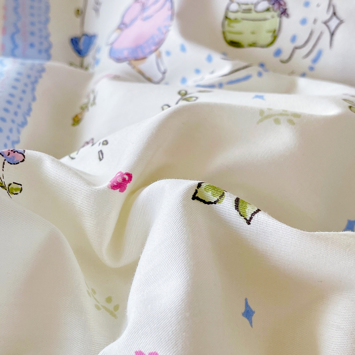 91家纺网 家纺一手货源 找家纺 金鑫汇家纺2025新款A类全棉印花床盖四件套 快乐萌兔