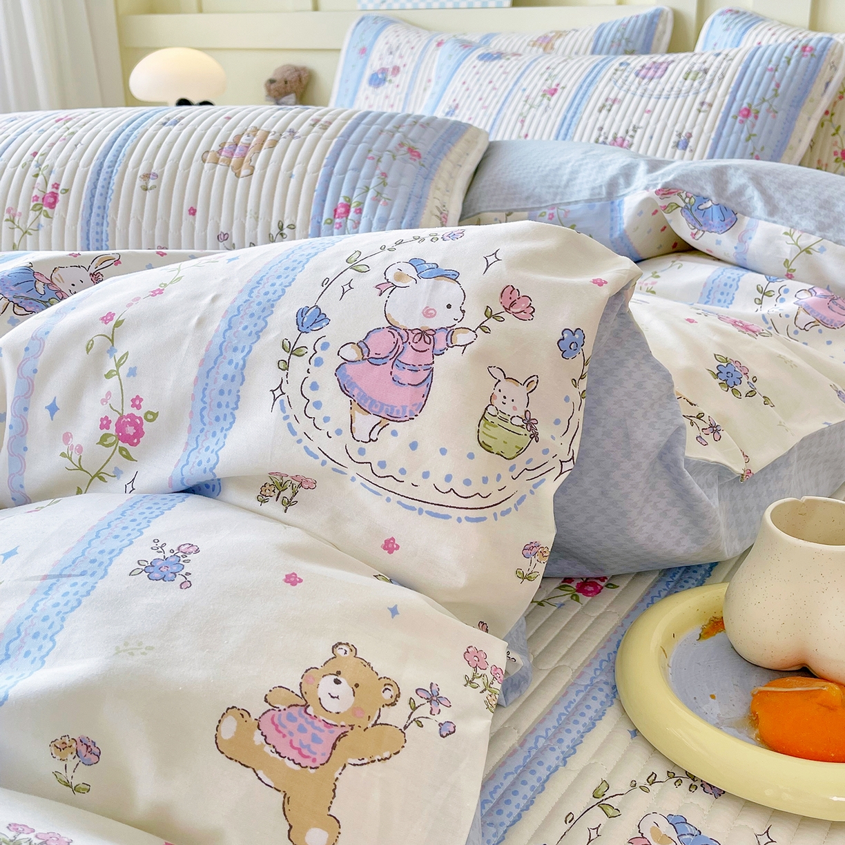 91家纺网 家纺一手货源 找家纺 金鑫汇家纺2025新款A类全棉印花床盖四件套 快乐萌兔