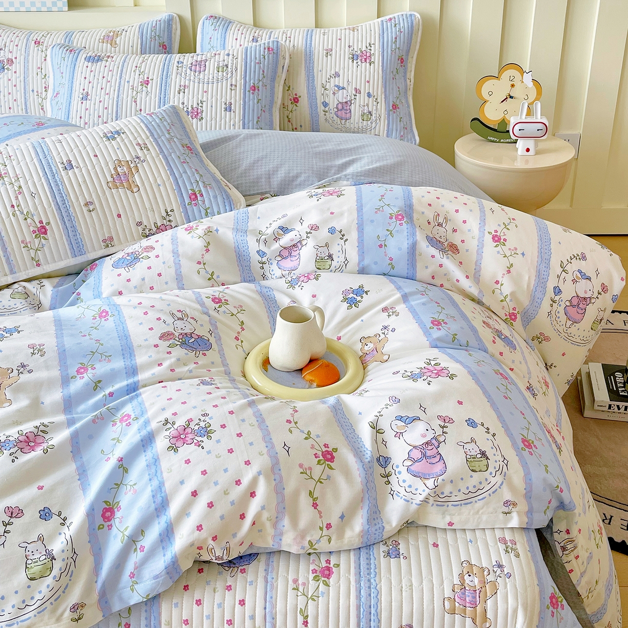 91家纺网 家纺一手货源 找家纺 金鑫汇家纺2025新款A类全棉印花床盖四件套 快乐萌兔