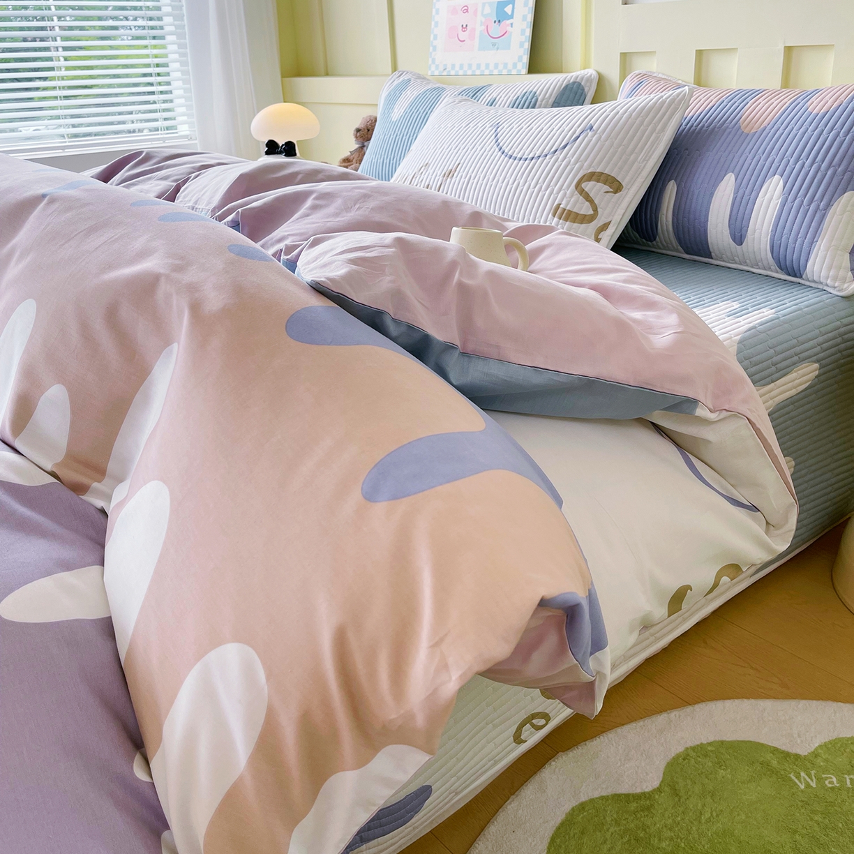 91家纺网 家纺一手货源 找家纺 金鑫汇家纺2025新款A类全棉印花床盖四件套 奶油粉