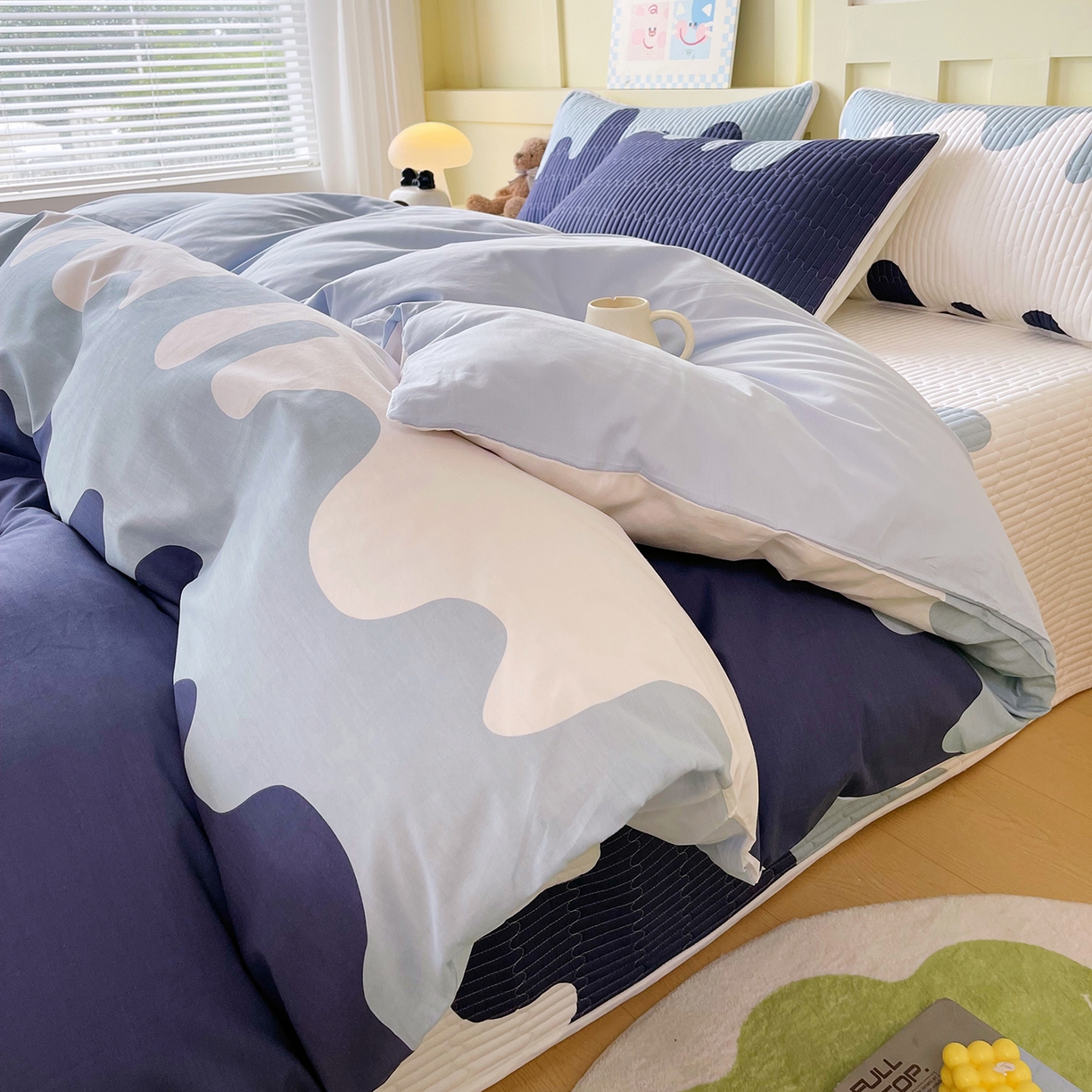 91家纺网 家纺一手货源 找家纺 金鑫汇家纺2025新款A类全棉印花床盖四件套 奶油蓝