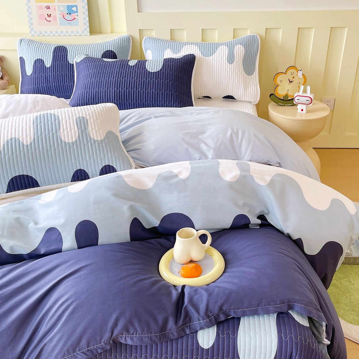 91家纺网 家纺一手货源 找家纺 金鑫汇家纺2025新款A类全棉印花床盖四件套 奶油蓝