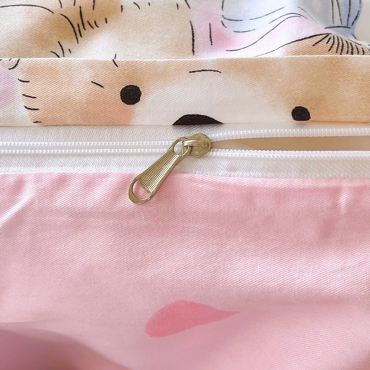 91家纺网 家纺一手货源 找家纺 金鑫汇家纺2025新款A类全棉印花床盖四件套 熊熊精灵