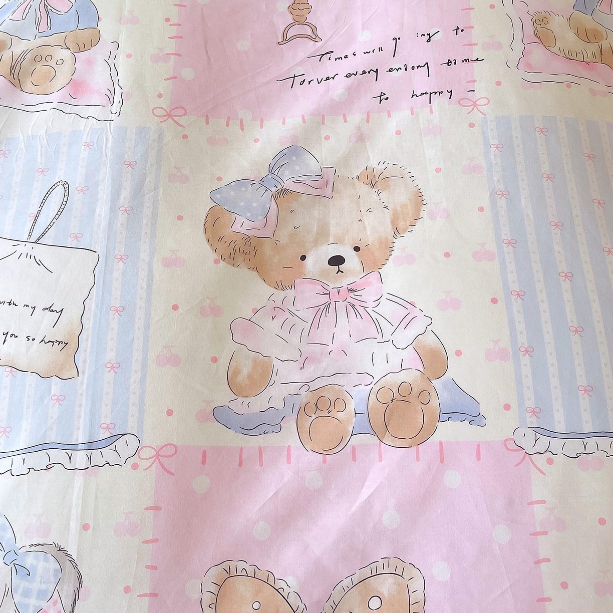 91家纺网 家纺一手货源 找家纺 金鑫汇家纺2025新款A类全棉印花床盖四件套 熊熊精灵