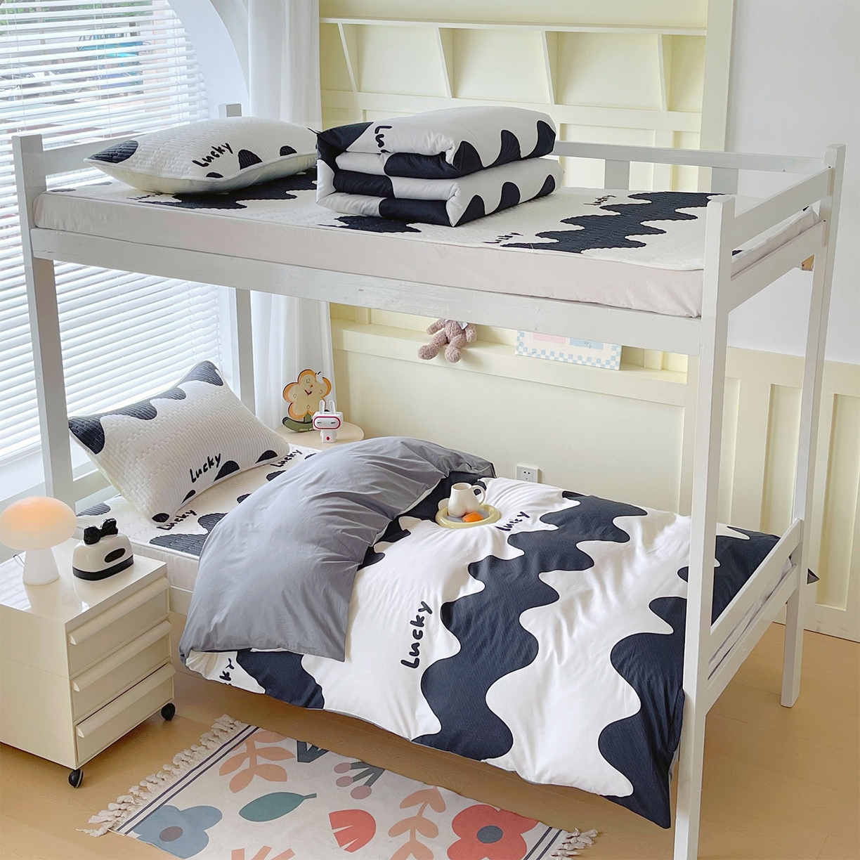 91家纺网 家纺一手货源 找家纺 金鑫汇家纺2025新款A类宿舍全棉印花床盖三件套 波浪世界