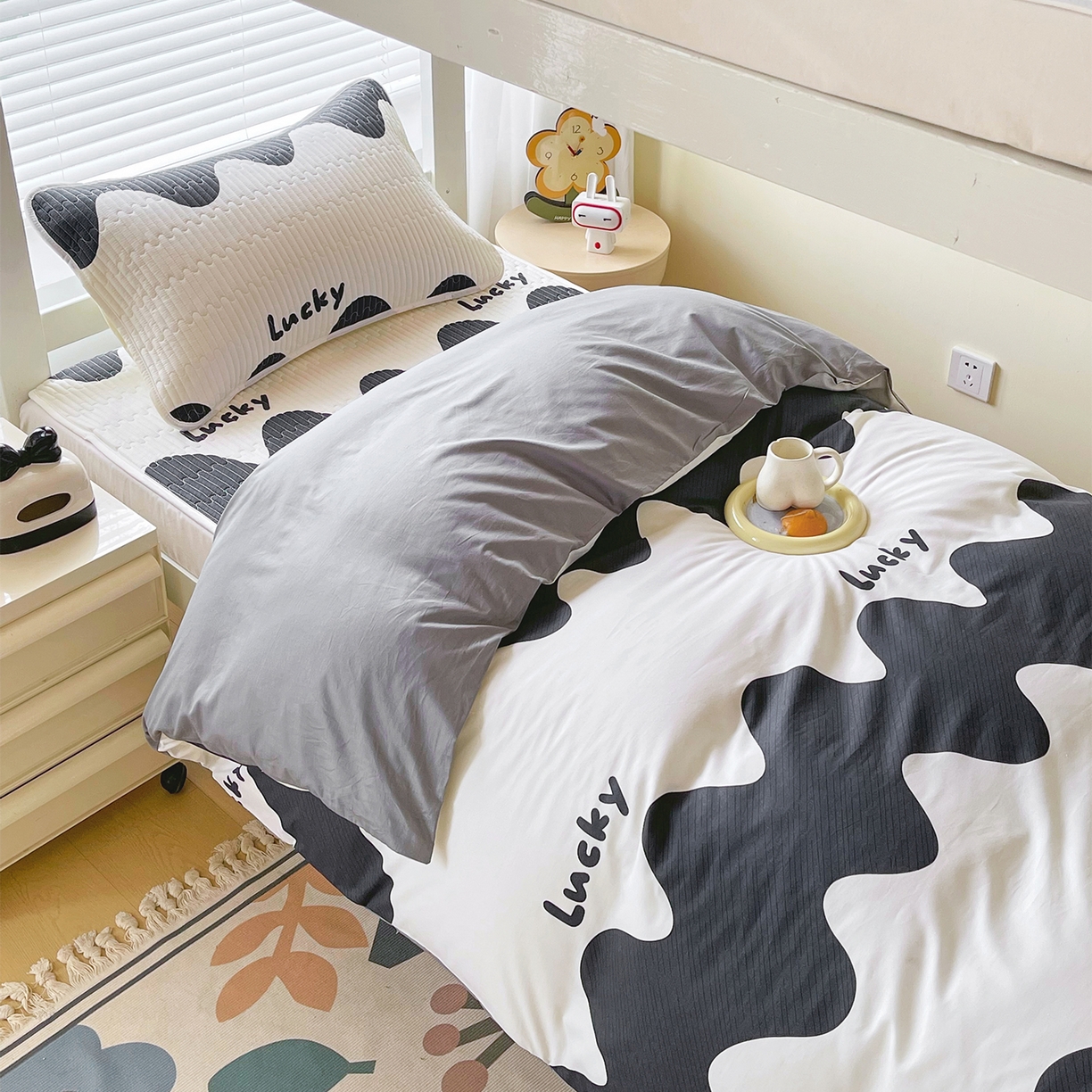 91家纺网 家纺一手货源 找家纺 金鑫汇家纺2025新款A类宿舍全棉印花床盖三件套 波浪世界