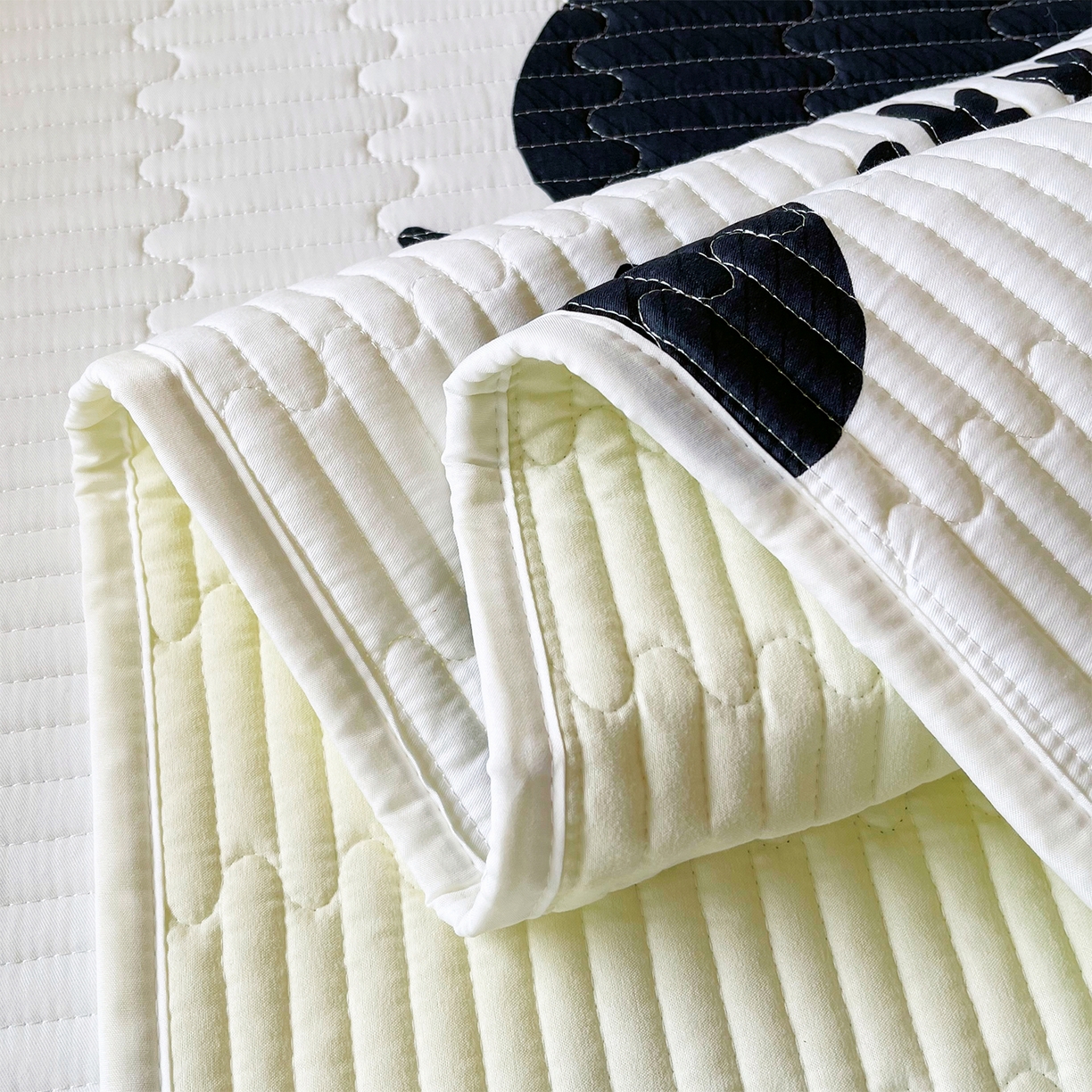 91家纺网 家纺一手货源 找家纺 金鑫汇家纺2025新款A类宿舍全棉印花床盖三件套 波浪世界