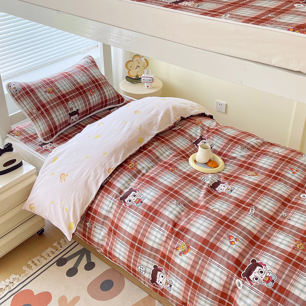 91家纺网 家纺一手货源 找家纺 金鑫汇家纺2025新款A类宿舍全棉印花床盖三件套 传奇哪吒·棕