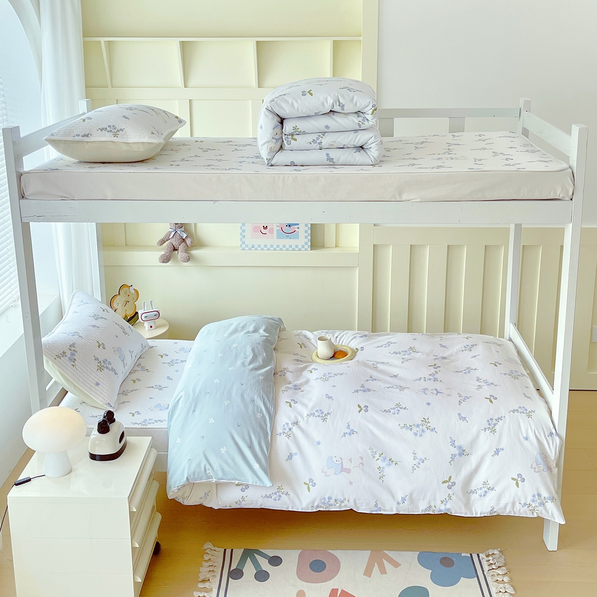 91家纺网 家纺一手货源 找家纺 金鑫汇家纺2025新款A类宿舍全棉印花床盖三件套 花丛兔