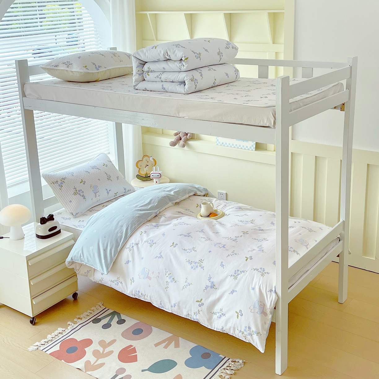 91家纺网 家纺一手货源 找家纺 金鑫汇家纺2025新款A类宿舍全棉印花床盖三件套 花丛兔