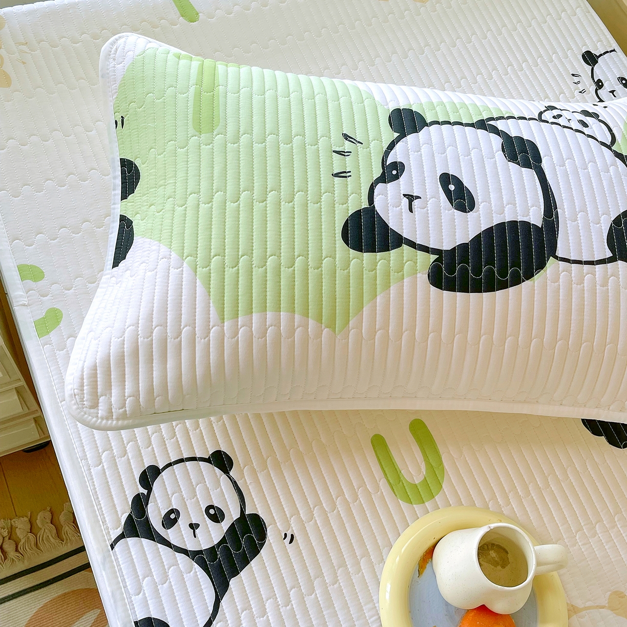 91家纺网 家纺一手货源 找家纺 金鑫汇家纺2025新款A类宿舍全棉印花床盖三件套 可爱熊猫