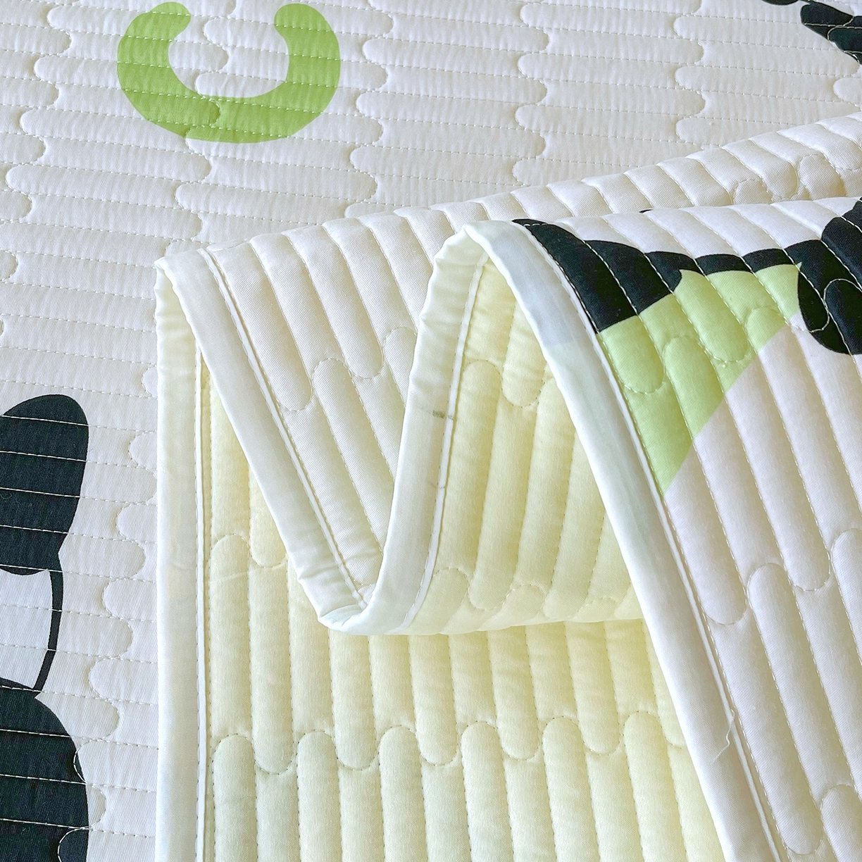 91家纺网 家纺一手货源 找家纺 金鑫汇家纺2025新款A类宿舍全棉印花床盖三件套 可爱熊猫