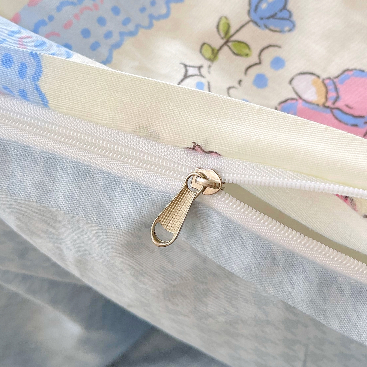 91家纺网 家纺一手货源 找家纺 金鑫汇家纺2025新款A类宿舍全棉印花床盖三件套 快乐萌兔