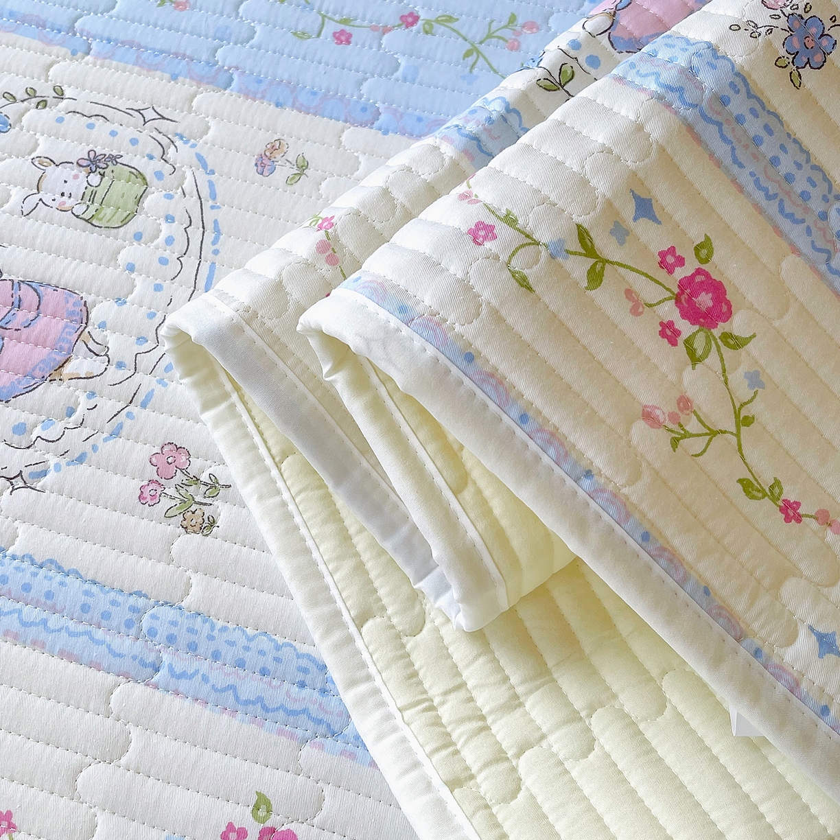 91家纺网 家纺一手货源 找家纺 金鑫汇家纺2025新款A类宿舍全棉印花床盖三件套 快乐萌兔