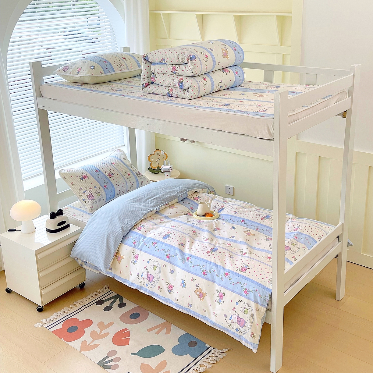 91家纺网 家纺一手货源 找家纺 金鑫汇家纺2025新款A类宿舍全棉印花床盖三件套 快乐萌兔