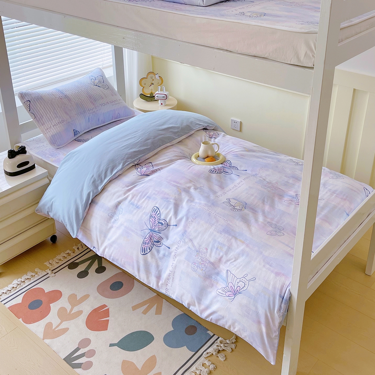 91家纺网 家纺一手货源 找家纺 金鑫汇家纺2025新款A类宿舍全棉印花床盖三件套 梦蝶