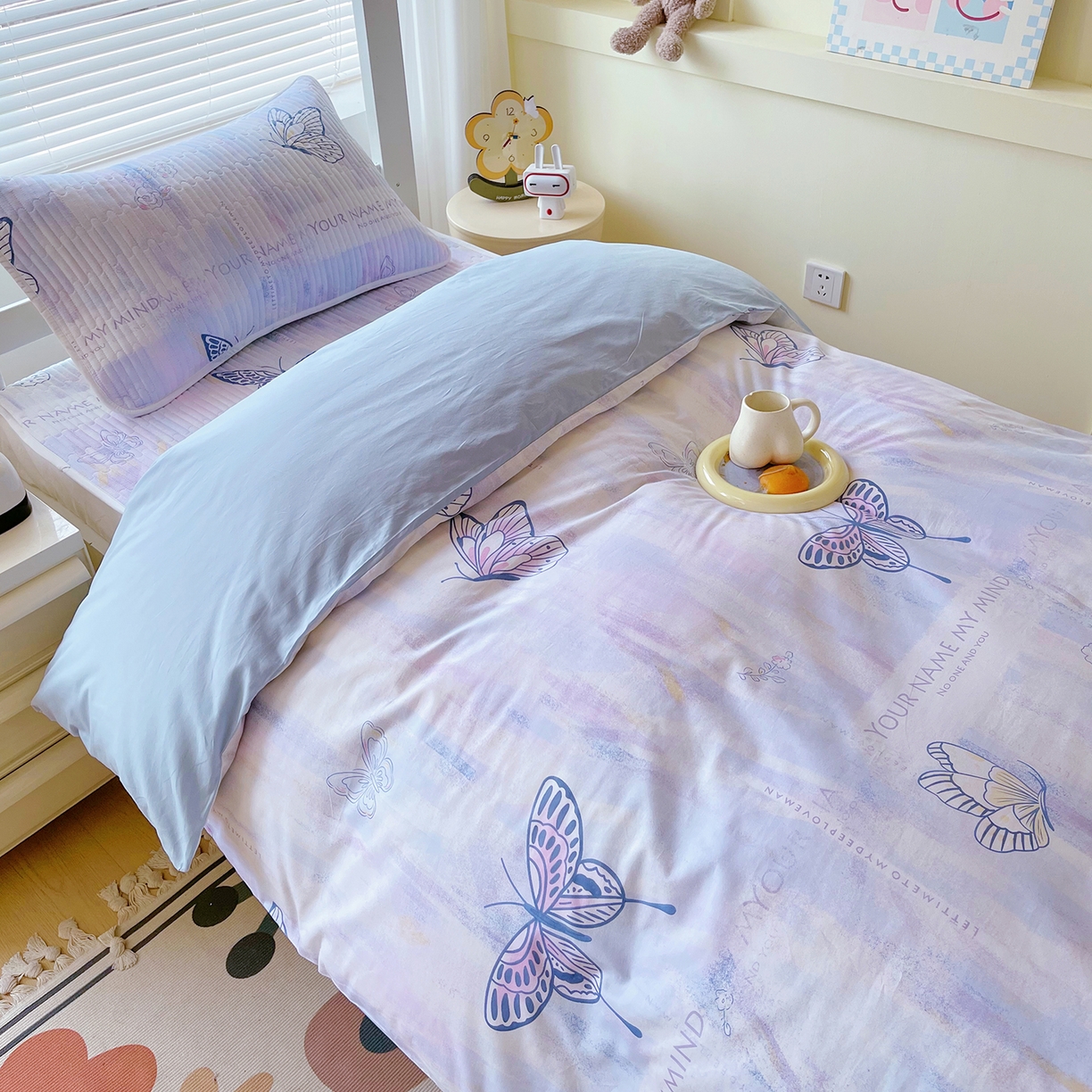 91家纺网 家纺一手货源 找家纺 金鑫汇家纺2025新款A类宿舍全棉印花床盖三件套 梦蝶