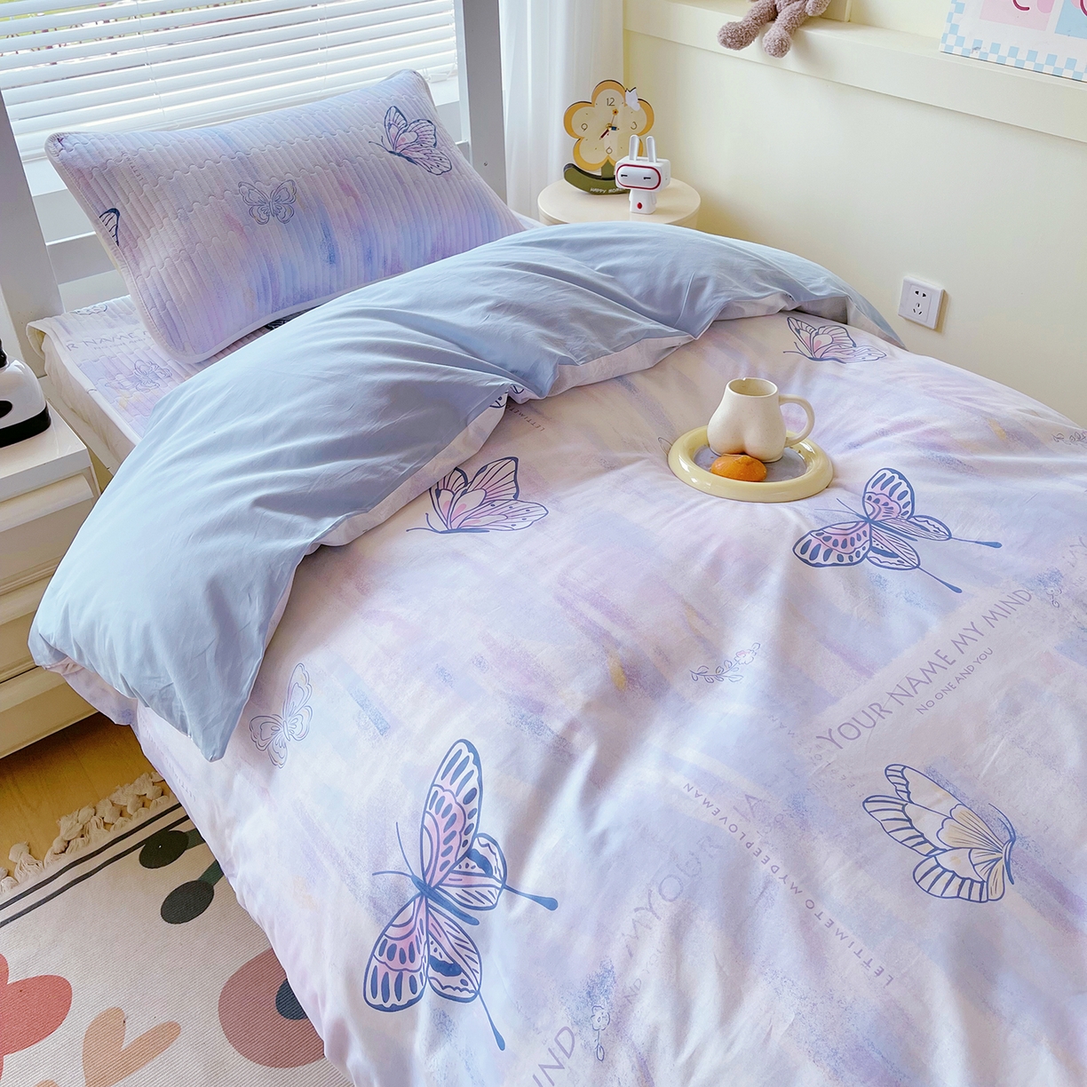 91家纺网 家纺一手货源 找家纺 金鑫汇家纺2025新款A类宿舍全棉印花床盖三件套 梦蝶