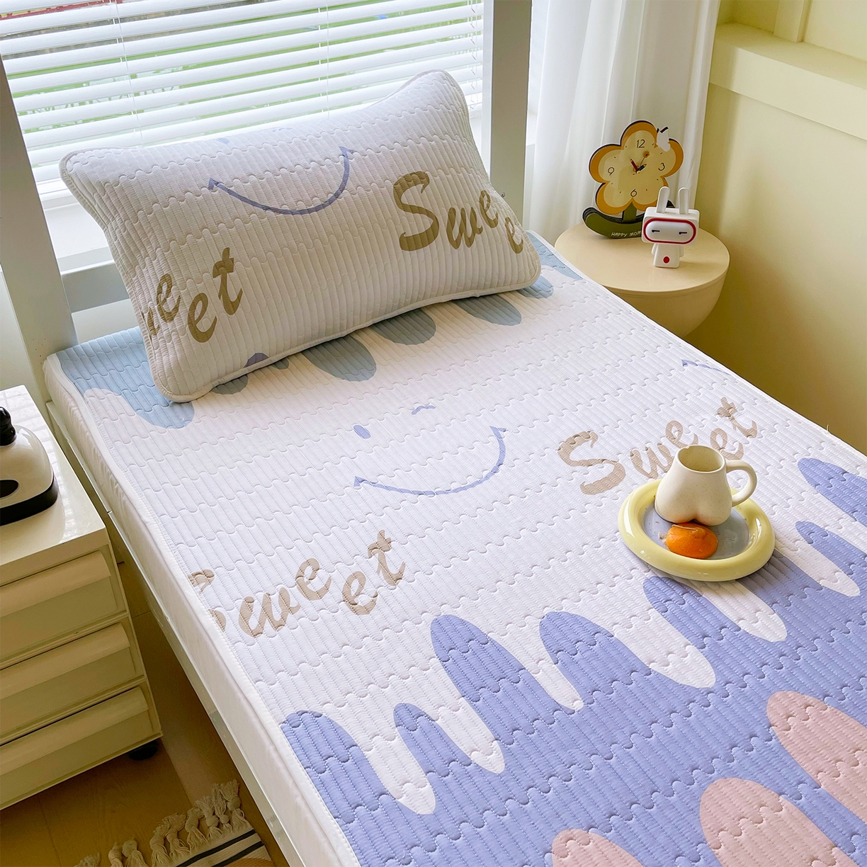 91家纺网 家纺一手货源 找家纺 金鑫汇家纺2025新款A类宿舍全棉印花床盖三件套 奶油粉