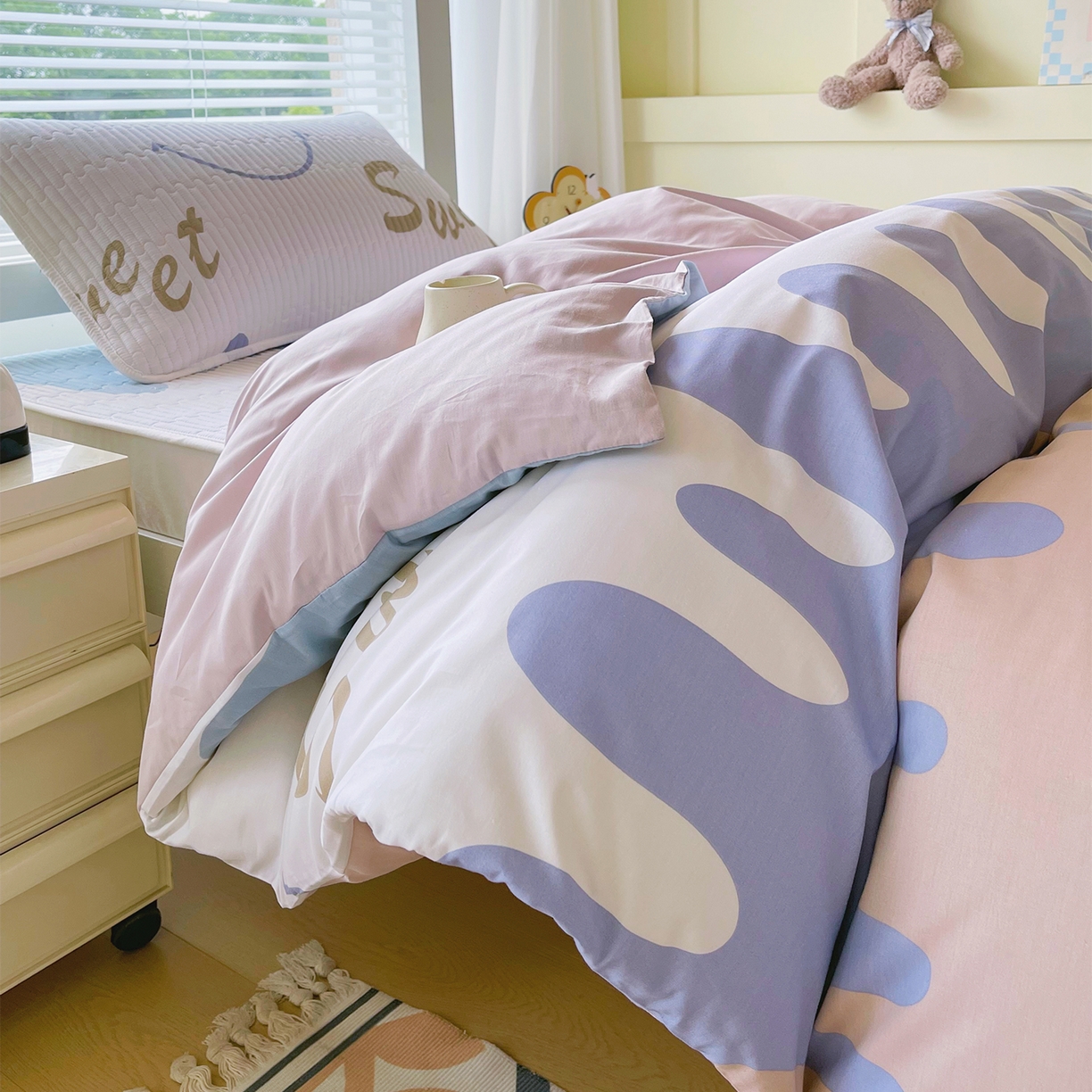 91家纺网 家纺一手货源 找家纺 金鑫汇家纺2025新款A类宿舍全棉印花床盖三件套 奶油粉