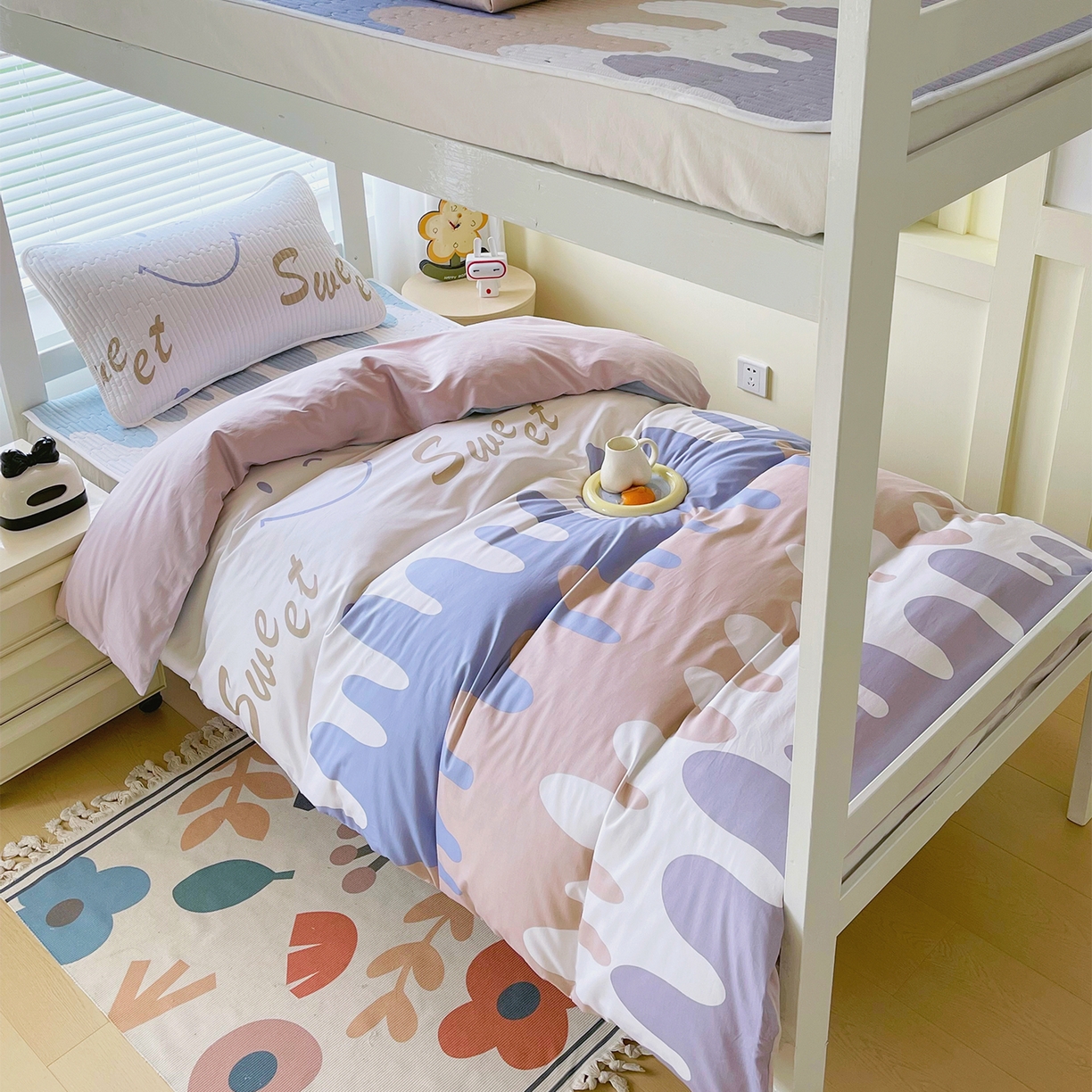 91家纺网 家纺一手货源 找家纺 金鑫汇家纺2025新款A类宿舍全棉印花床盖三件套 奶油粉