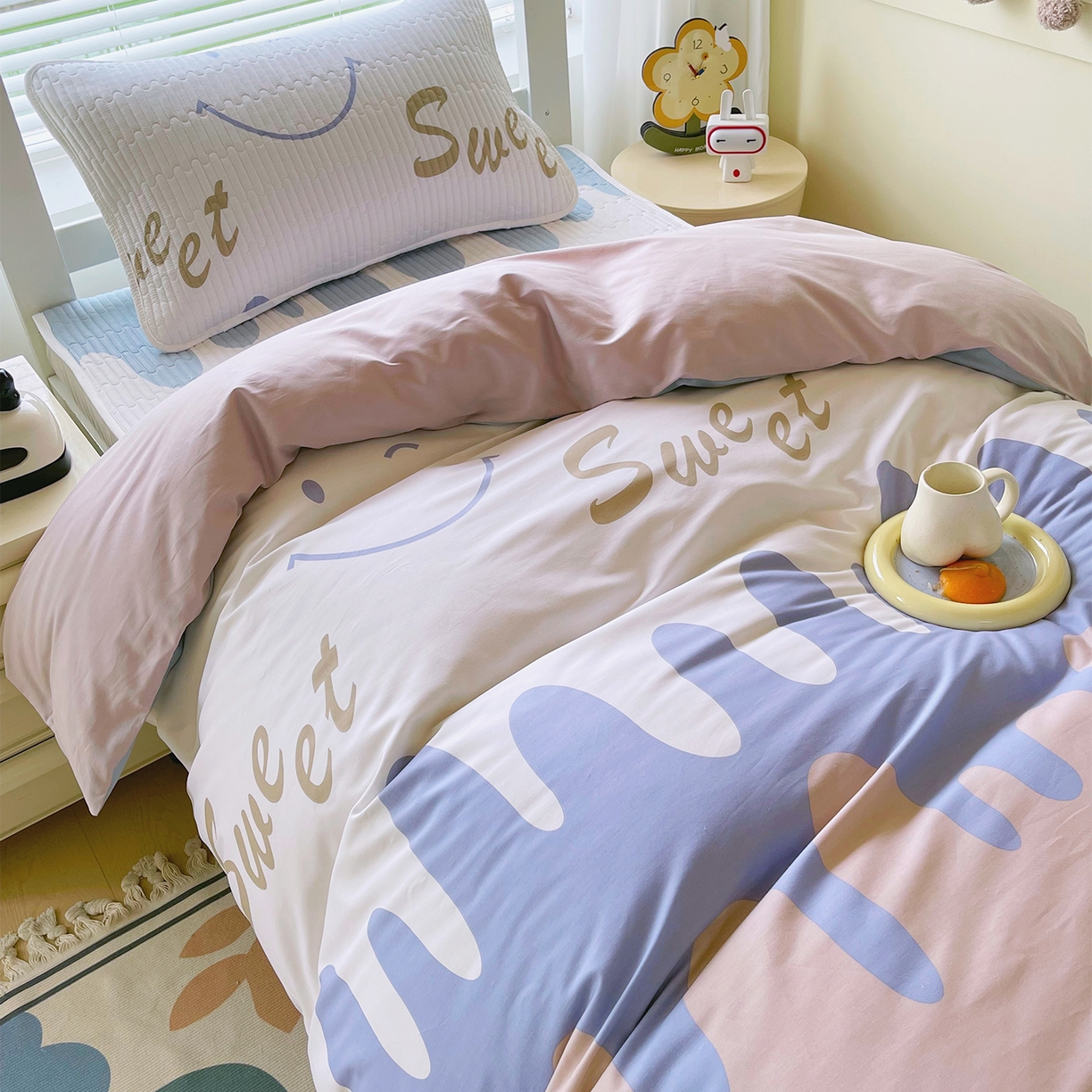 91家纺网 家纺一手货源 找家纺 金鑫汇家纺2025新款A类宿舍全棉印花床盖三件套 奶油粉