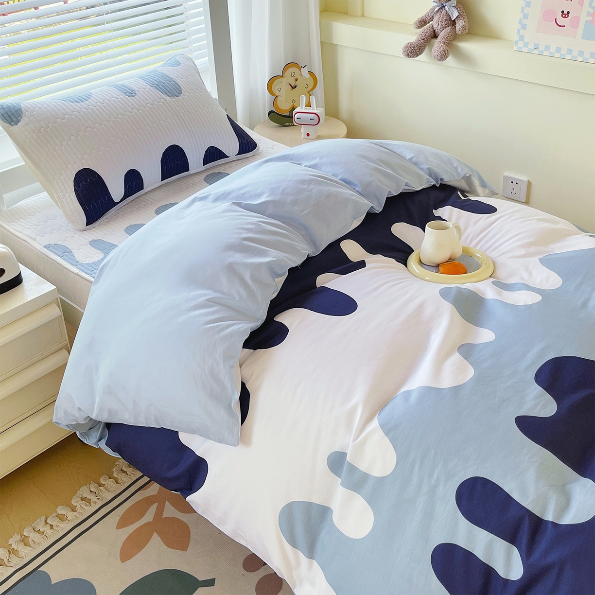 91家纺网 家纺一手货源 找家纺 金鑫汇家纺2025新款A类宿舍全棉印花床盖三件套 奶油蓝