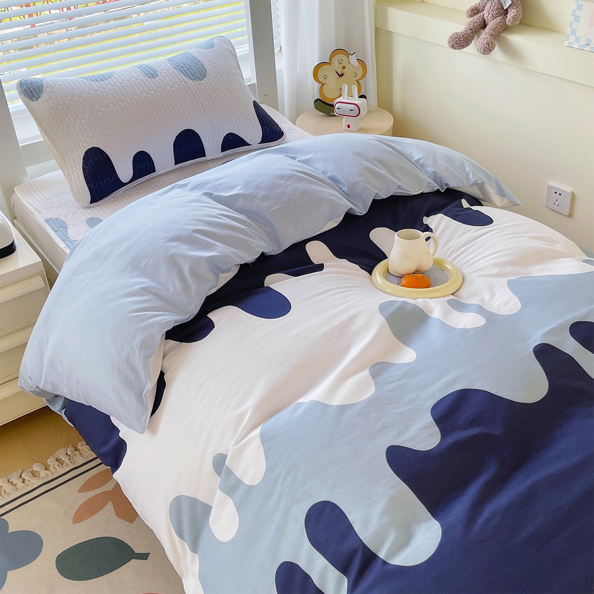 91家纺网 家纺一手货源 找家纺 金鑫汇家纺2025新款A类宿舍全棉印花床盖三件套 奶油蓝