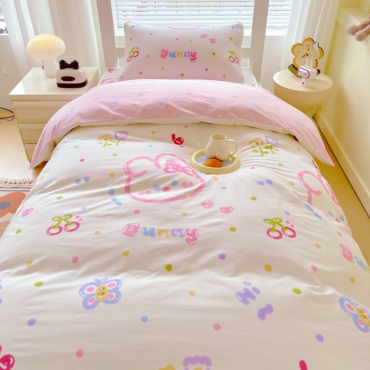 91家纺网 家纺一手货源 找家纺 金鑫汇家纺2025新款A类宿舍全棉印花床盖三件套 奇趣小兔