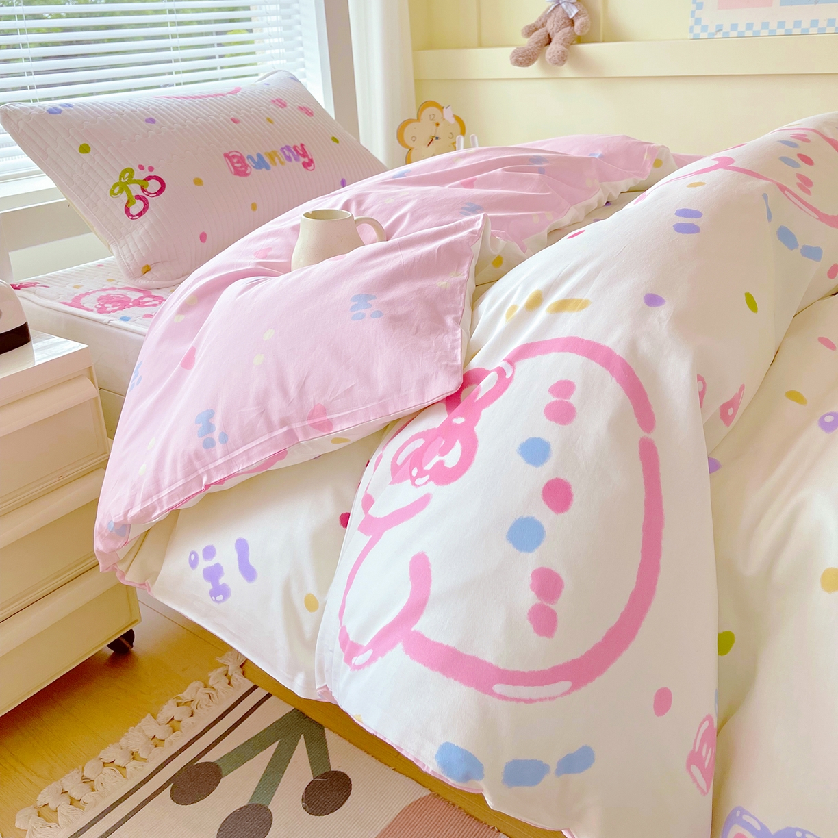 91家纺网 家纺一手货源 找家纺 金鑫汇家纺2025新款A类宿舍全棉印花床盖三件套 奇趣小兔